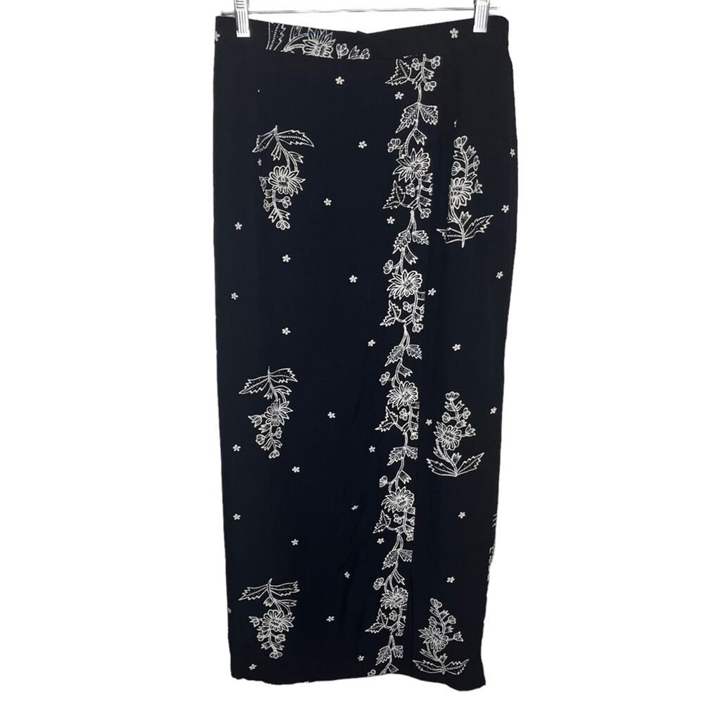 Black and white floral midi skirt with floral design no size tag with slit